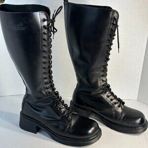 Dr. Martens Vintage high boots Size 7
UNISEX SIZE 7.  L (8-1/2, 9)